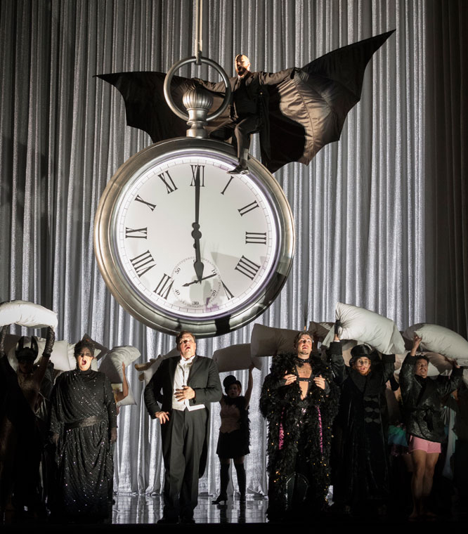 1-115-Canadian-Opera-Company-2012-Chris-Hutcheson