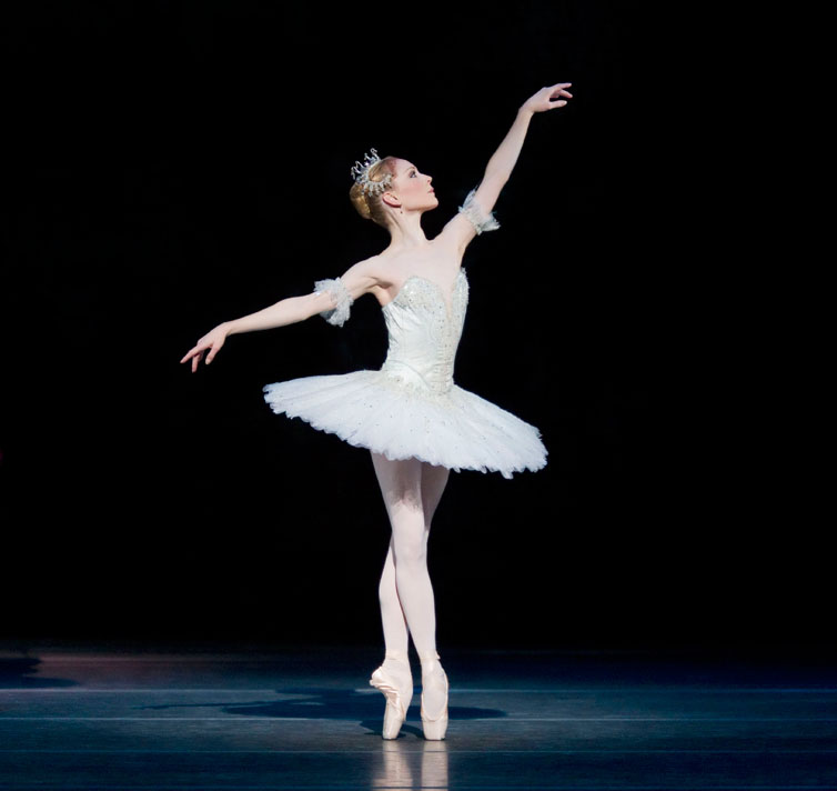 1-Sarah-Lamb-in-The-Sleeping-Beauty.-Photo-Tristram-Kenton,-ROH